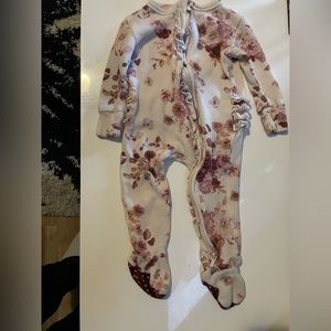 Posh peanut Khloe footie